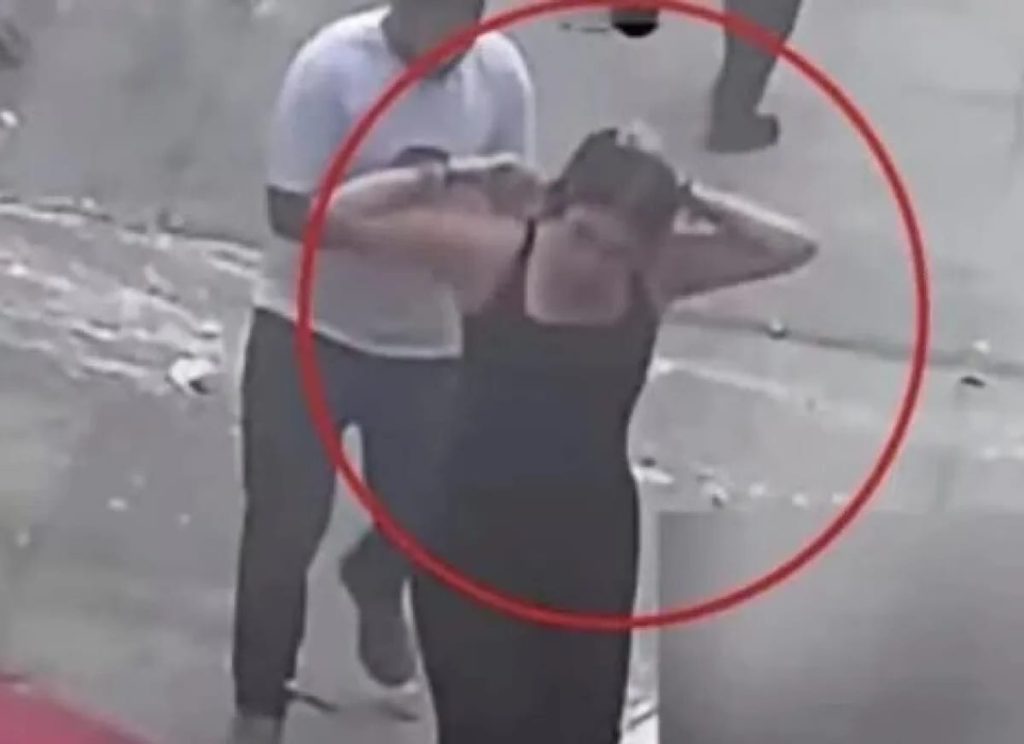 طالبة طب تتصدى لإنقاذ المصابين بعد انفجار مول أرابيلا بالقاهرة