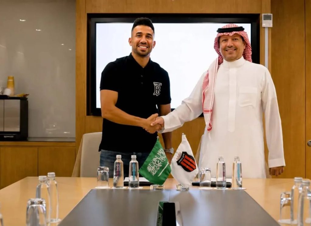 تريزيغيه ينضم رسميًا لنادي الرياض برابطة سعودية موسمين