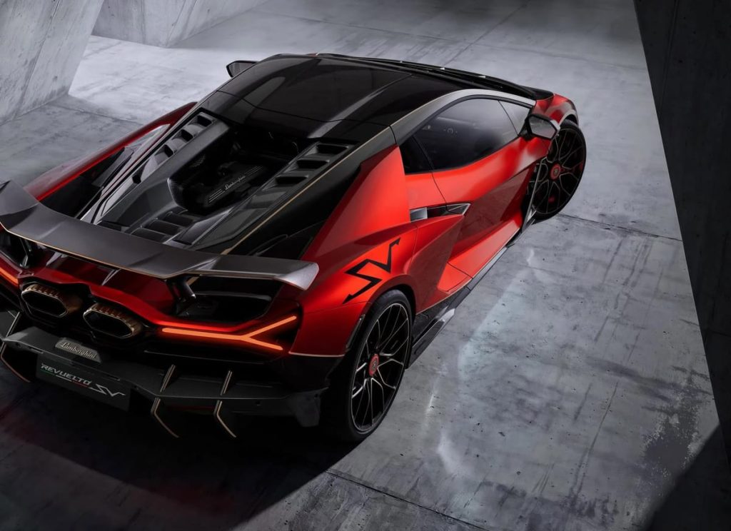 لامبورجيني تكشف النقاب عن ريفويلتو SV.. هجين بقوة V12 مصمم للحلبات