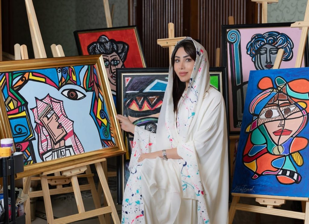 الفنانة السعودية هبة إسماعيل: الريشة تدوّن دفقات روحي بين التكعيبية والتراث