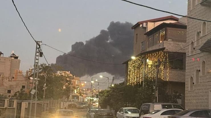 حيفا : إخلاء مجمع تجاري في يركا إثر حريق كبير