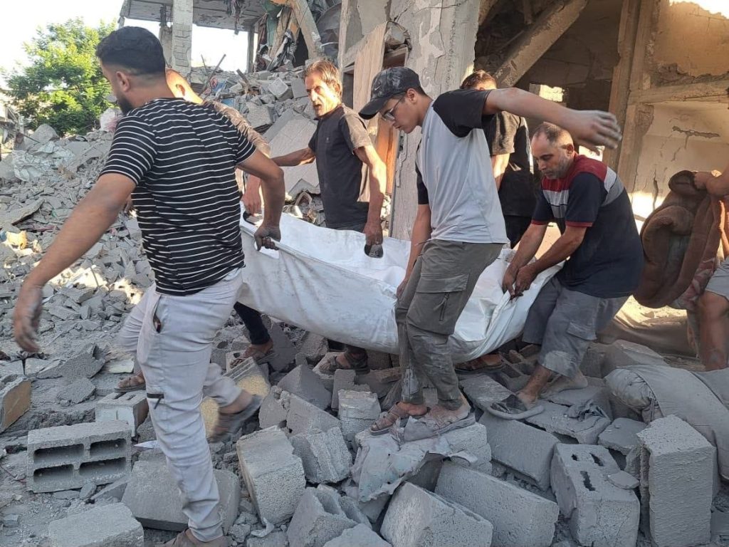 4 شهداء إثر قصف جيش الاحتلال منزلاً في بيت لاهيا شمال قطاع غزة
