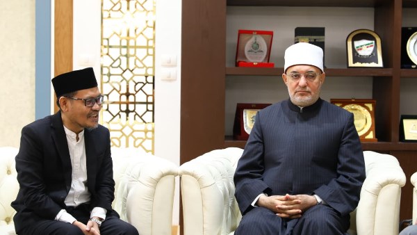 دار الإفتاء حريصة على مواصلة التواصل العلمي المثمر مع المؤسسات الدينية والعلمية الإندونيسية