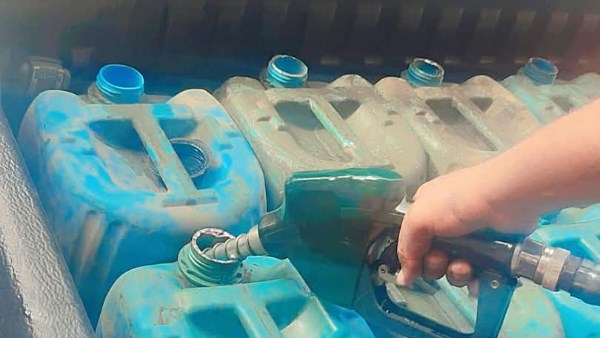 محطة بنزين داخل منزل جنوب بورسعيد.. التموين يتحفظ على 400 لتر بنزين