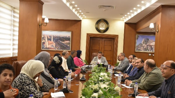 محافظ بورسعيد يوجه بتلبية مطالب أولياء أمور أطفال من ذوي الهمم