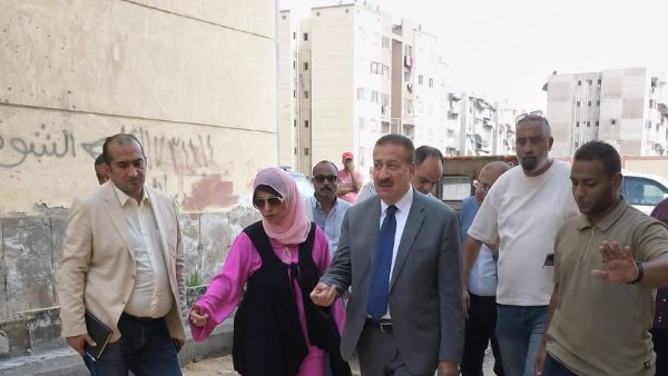 محافظ بورسعيد يشدد على تكثيف أعمال النظافة.. ورفع المخلفات أولا بأول محافظ بورسعيد يشدد على تكثيف أعمال النظافة.. ورفع المخلفات أولا بأول