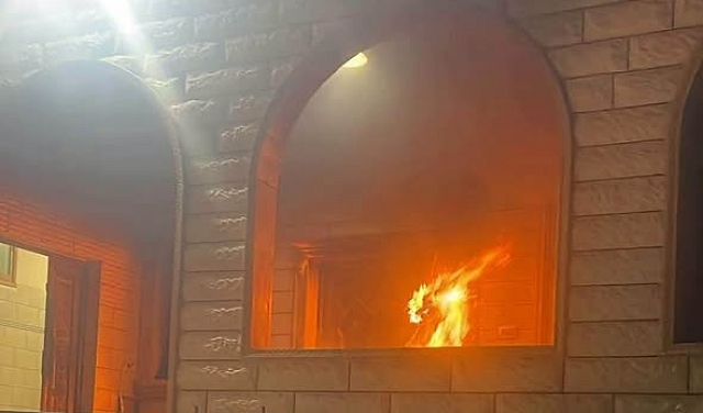 نابلس : مستوطنون يحرقون أجزاء من مسجد في بزاريا