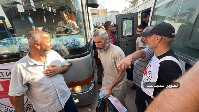 جميعهم من العمال الفلسطينيين..الاحتلال يفرج عن 15 أسيرا من غزة