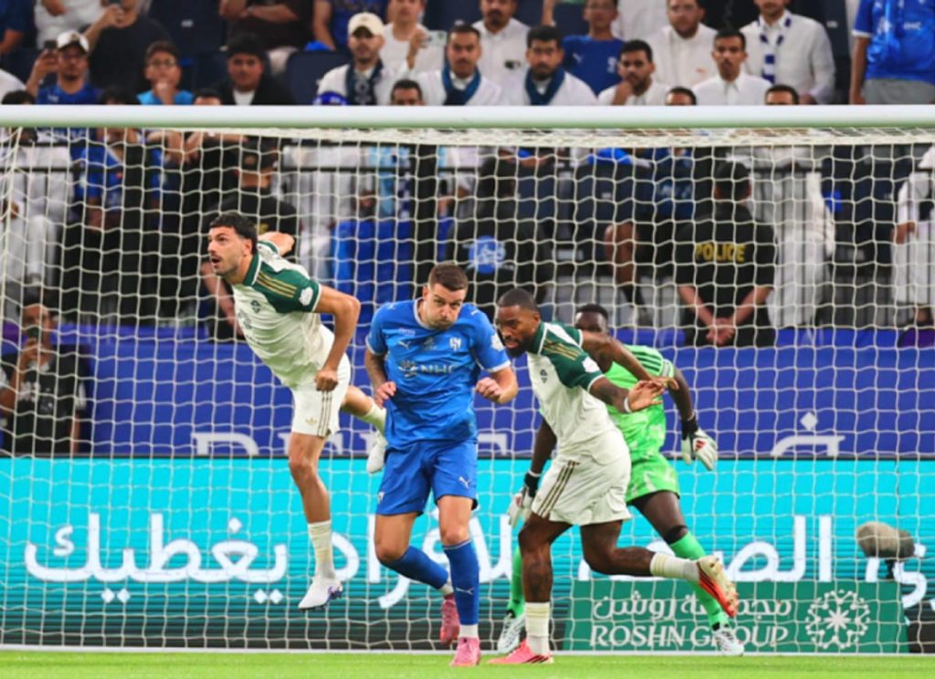 ديميرال سادس مطرود في الكلاسيكو.. تاريخ عريق من الإنذارات والبطاقات الحمراء