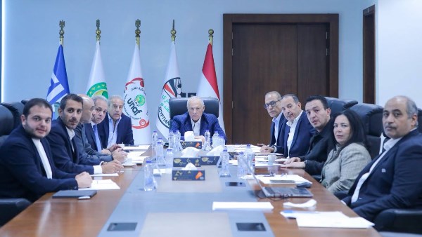 اتحاد الكرة يبحث استضافة بطولة العرب لكرة القدم الشاطئية في بورسعيد