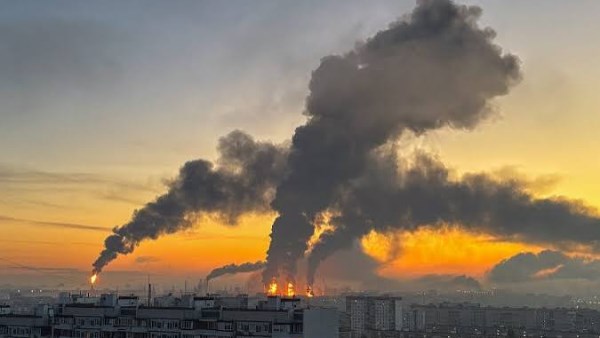 أوكرانيا توقف هجماتها على مصافي النفط الروسية مؤقتاً