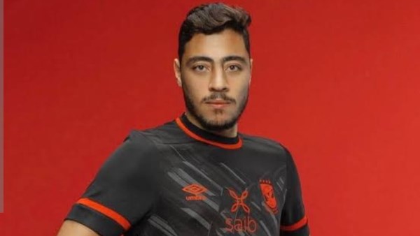 عموتة يشيد بمستوى أكرم توفيق ويمنحه فرصة أساسية في الأهلي