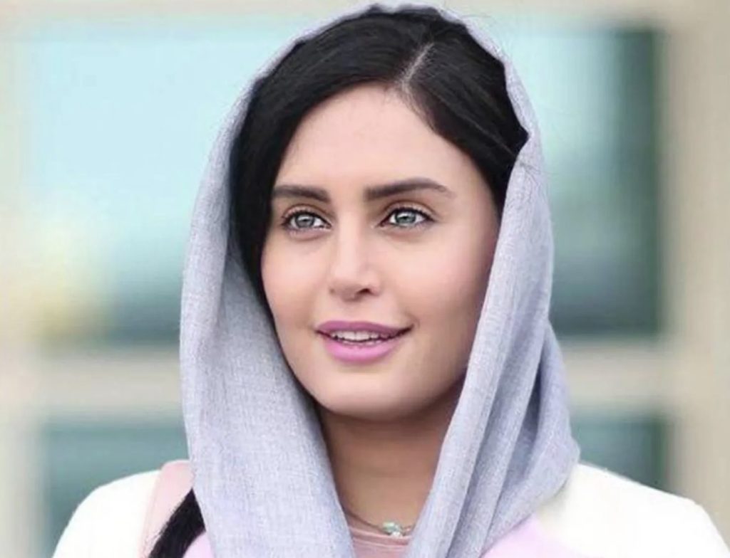 القضاء الإيراني يحكم على ممثلة بالسجن عاماً لدعمها تظاهرات يناير