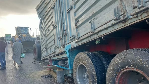 انقلاب سيارة نقل ثقيل بالطريق الصحراوي بالإسكندرية دون إصابات