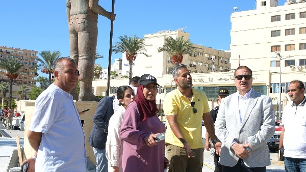 محافظ بورسعيد يتابع أعمال تطوير ورفع كفاءة حديقة المسلة ميدان الشهداء بحي الشرق