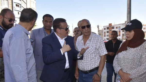 محافظ بورسعيد يتابع أعمال تطوير 110 عمارة بالمنطقة الخامسة بحي المناخ