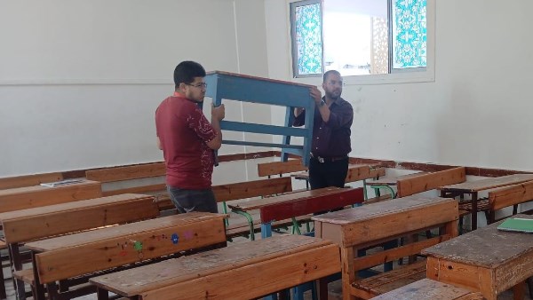 وكيل تعليم بورسعيد: استبدال مقاعد دراسية بفصلين بمدرسة أبو بكر الرسمية المتميزة لغات استجابة لشكوى أولياء الأمور