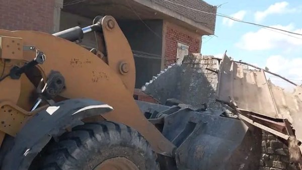 تنفيذا لتوجيهات محافظ بورسعيد.. إزالة حالتي بناء مخالفتين على مصرف بحر البقر تنفيذا لتوجيهات محافظ بورسعيد.. إزالة حالتي بناء مخالفتين على مصرف بحر البقر