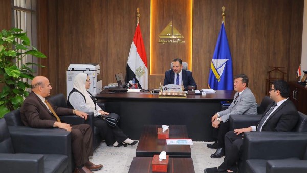 محافظ دمياط يلتقي مديرة المالية الجديدة لبحث عدد من ملفات العمل